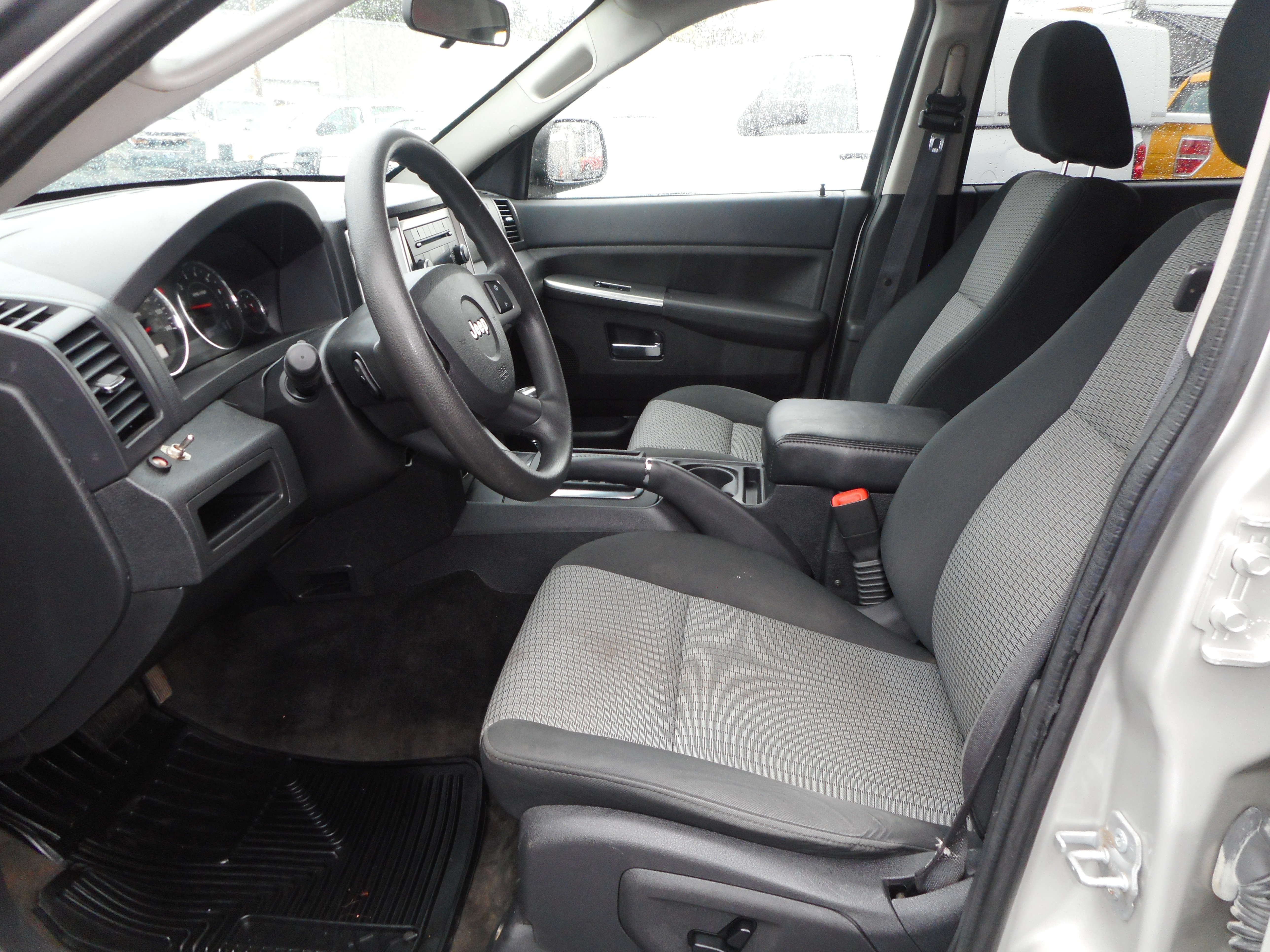 Used 2009 Jeep Grand Cherokee Laredo AWD/4WD image 12