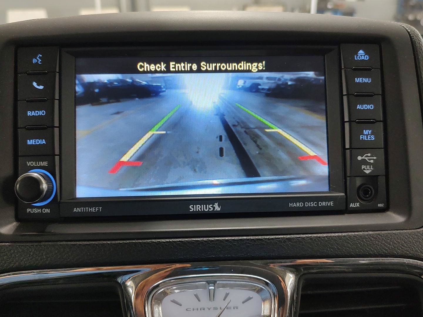 Used 2014 Chrysler Town & Country Touring-L w/ Trailer Tow Group FWD image 9