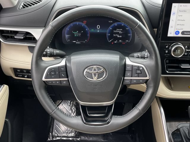 Used 2024 Toyota Highlander Platinum FWD image 11