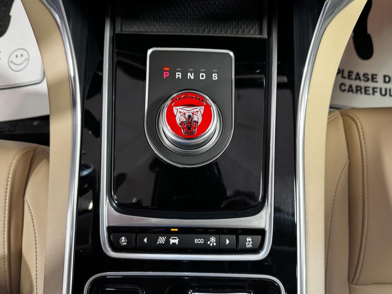 Used 2018 Jaguar XF Premium RWD image 22