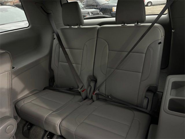 Used 2023 GMC Acadia SLT image 23