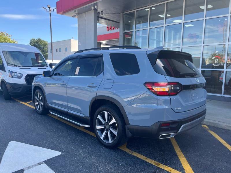 Used 2024 Honda Pilot Touring image 4