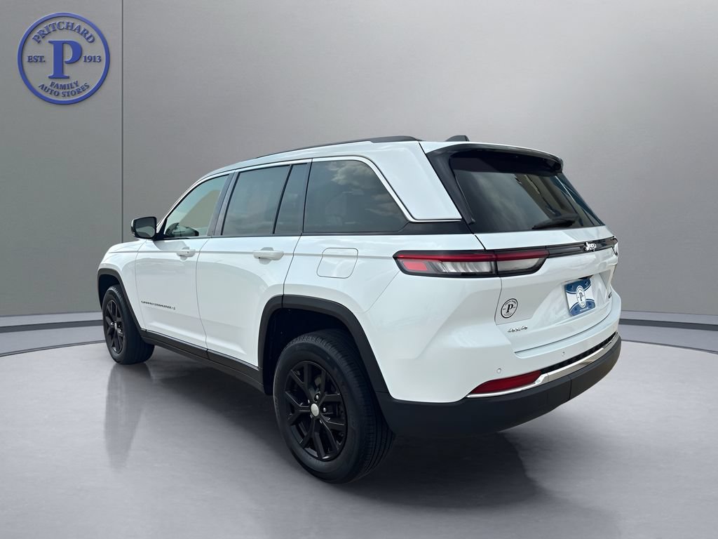 Used 2023 Jeep Grand Cherokee Limited AWD/4WD image 5