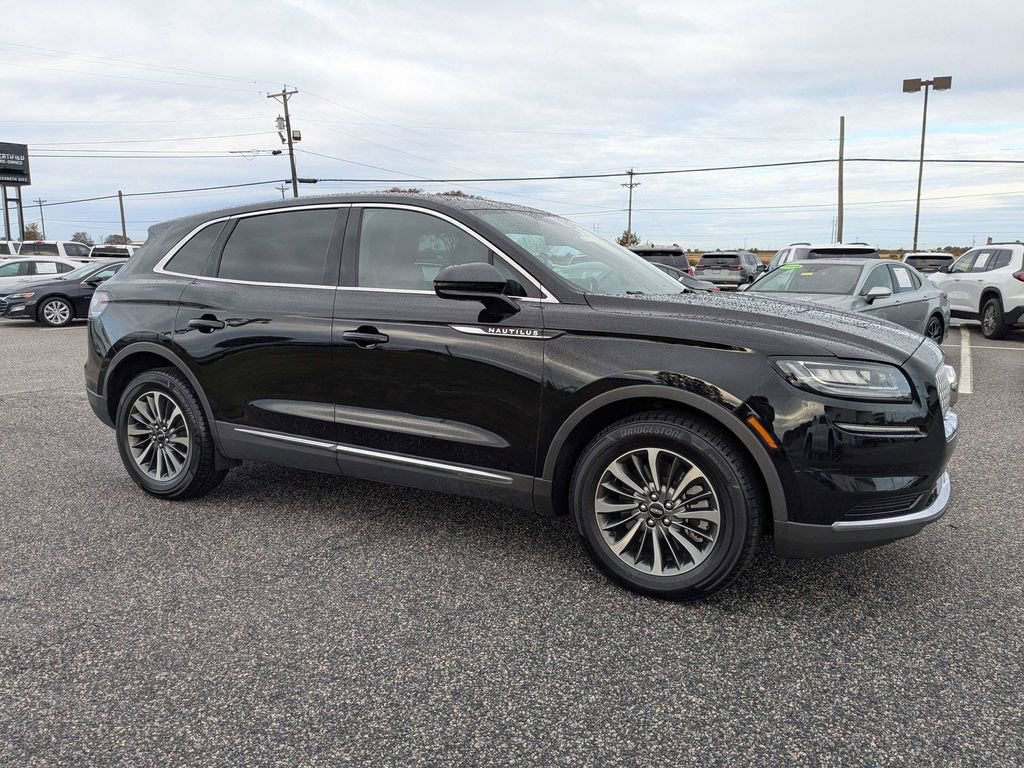 Used 2023 Lincoln Nautilus Reserve image 3
