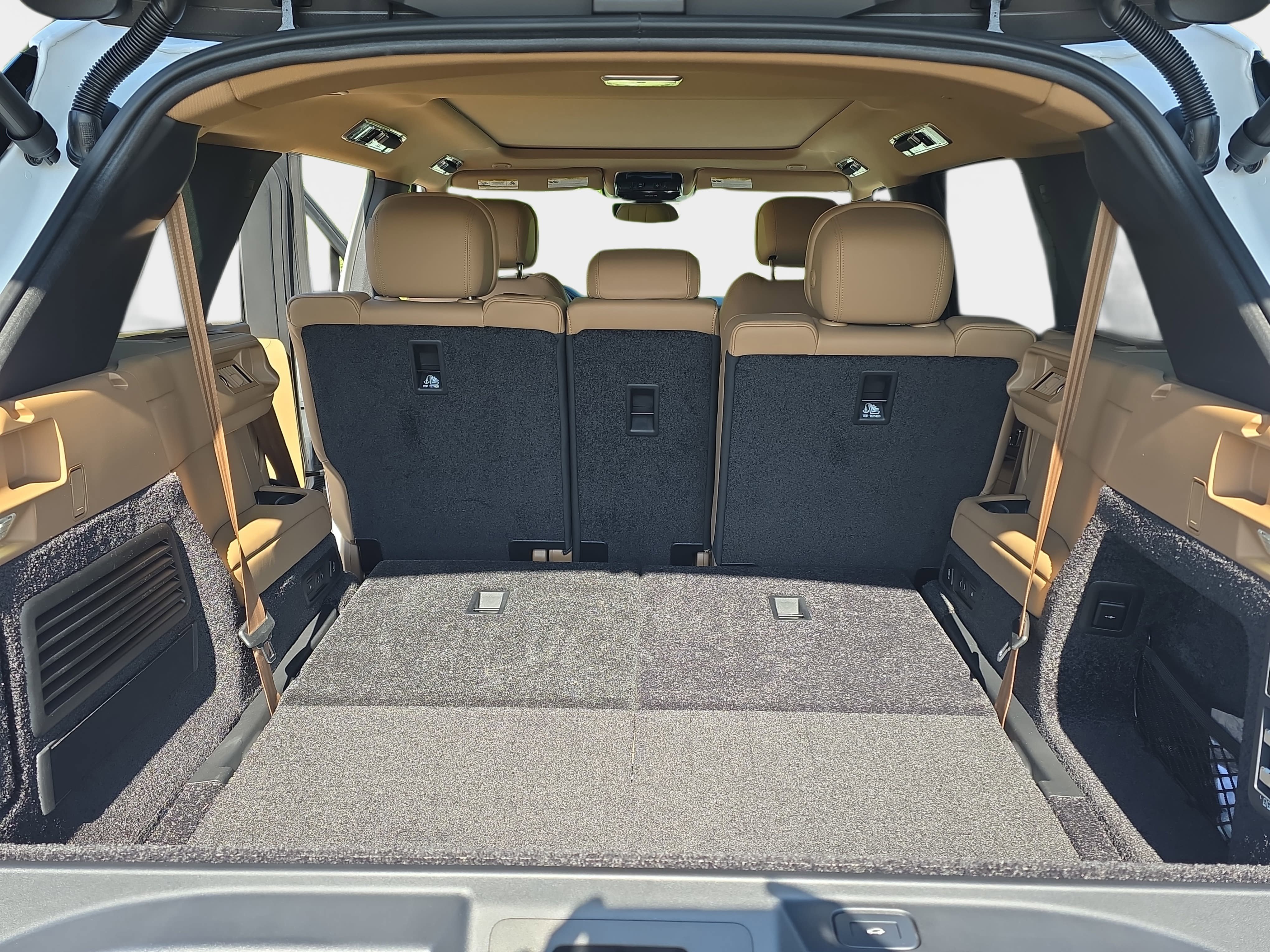 New 2026 Land Rover Range Rover Long Wheelbase SE AWD/4WD image 13