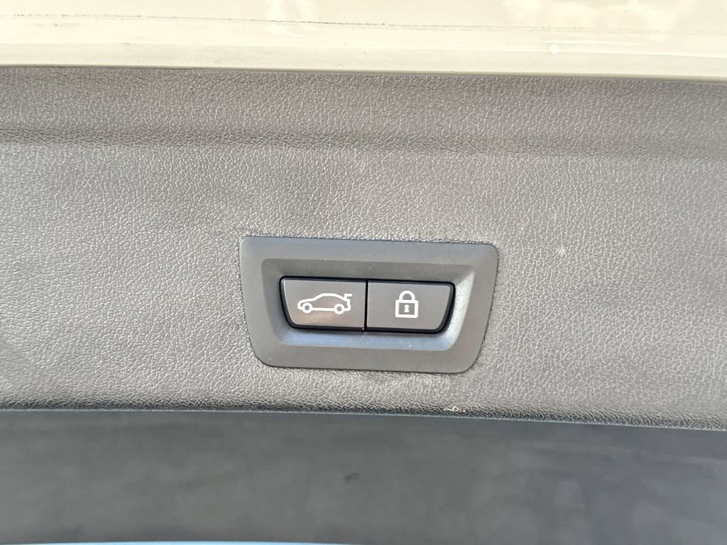 Used 2020 BMW X6 xDrive40i w/ M Sport Package image 17