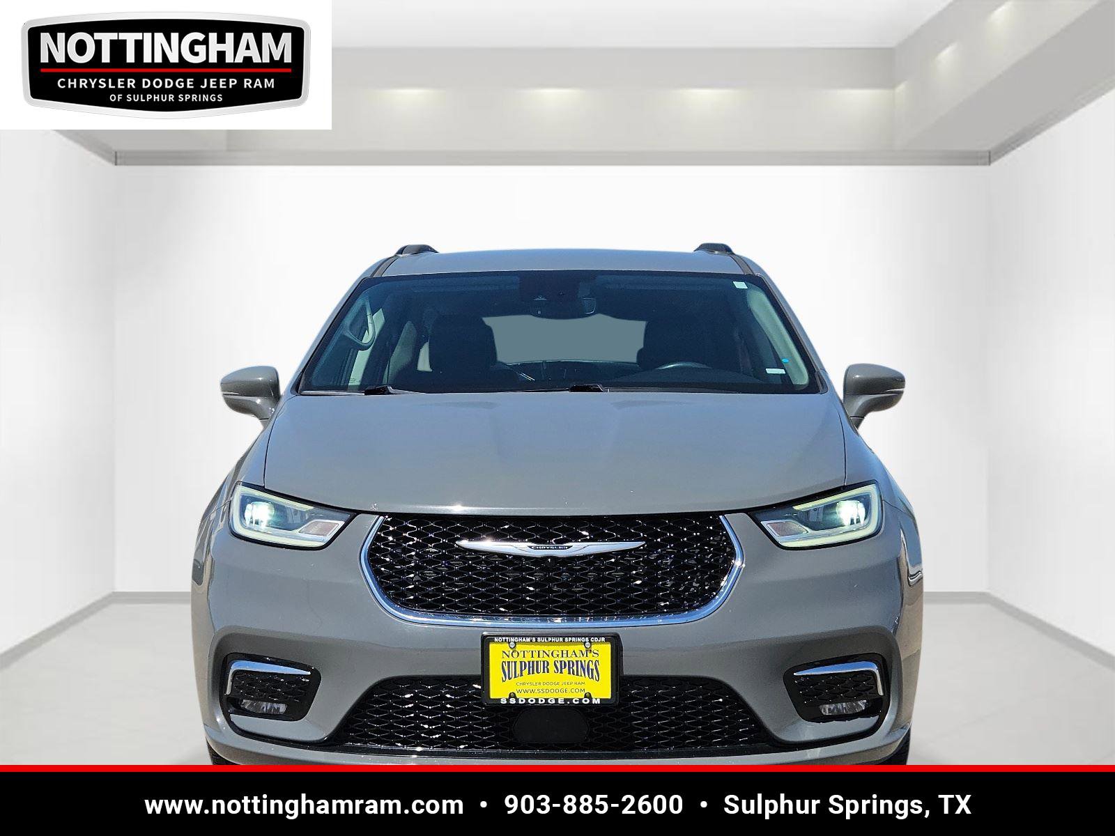 Used 2022 Chrysler Pacifica Touring-L image 2