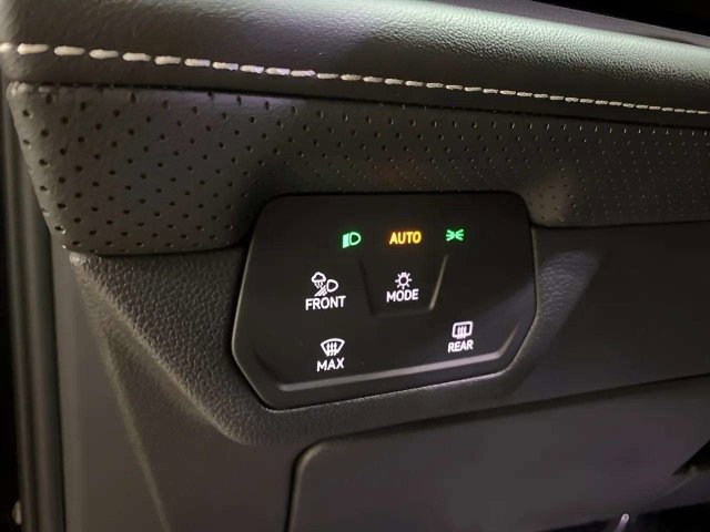 Used 2026 Volkswagen Atlas SE FWD image 32