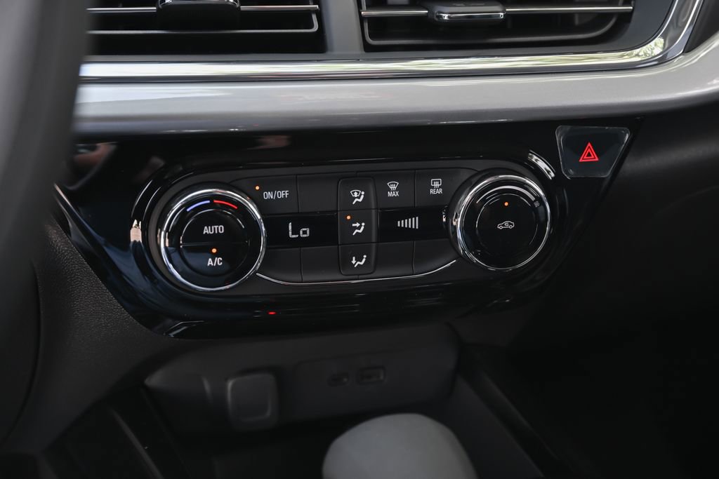 New 2026 Chevrolet Trax LT w/ LPO, Blackout Package FWD image 24