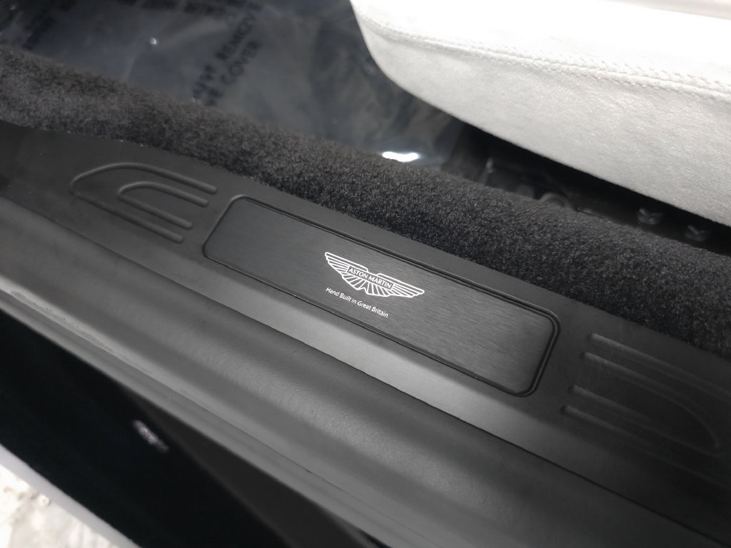 Used 2025 Aston Martin V8 Vantage Coupe RWD image 11