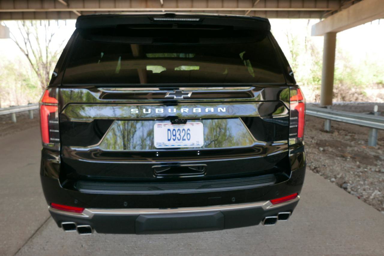 Used 2025 Chevrolet Suburban High Country AWD/4WD image 59