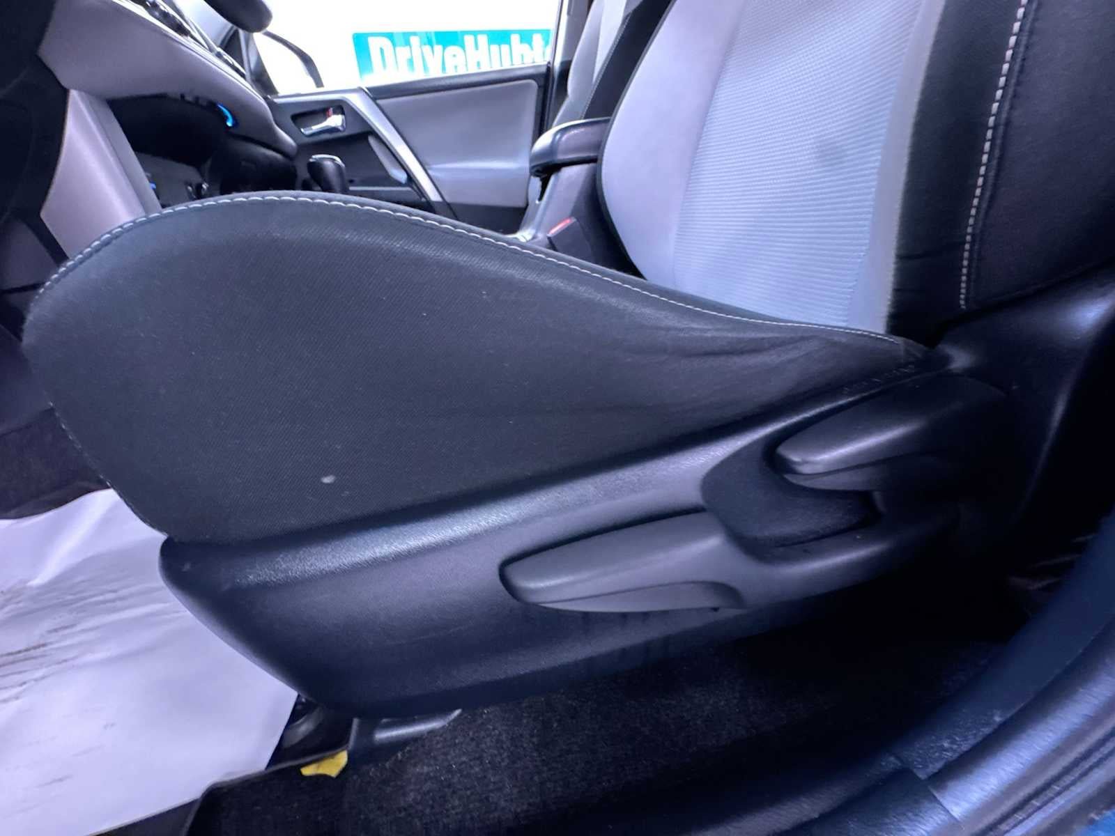 Used 2017 Toyota RAV4 XLE AWD/4WD image 13