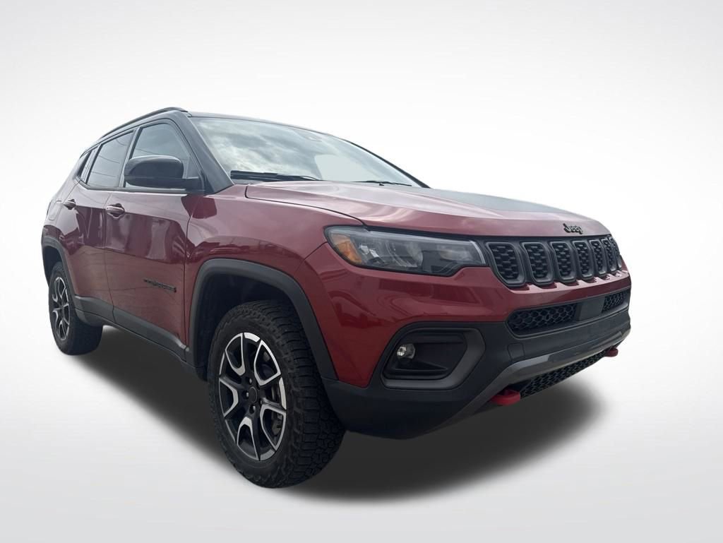 Used 2025 Jeep Compass Trailhawk AWD/4WD image 4