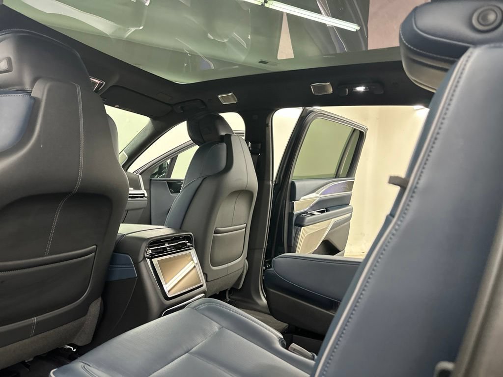 Certified 2025 Cadillac Escalade IQ Sport 2 w/ LPO, ONYX Package AWD/4WD image 30