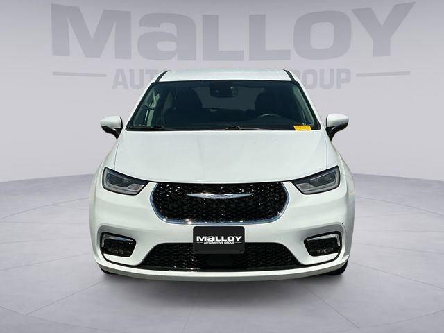 Used 2023 Chrysler Pacifica Touring-L FWD image 8