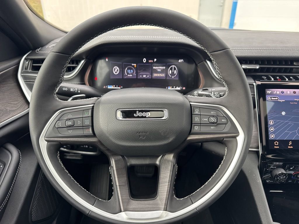 New 2025 Jeep Grand Cherokee Limited image 9