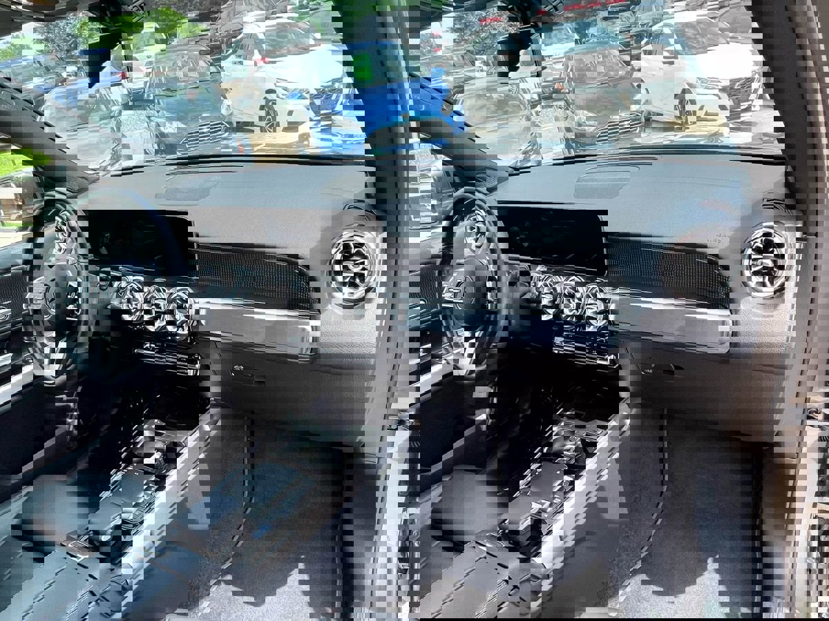 Used 2021 Mercedes-Benz GLB 250 w/ Premium Package image 9