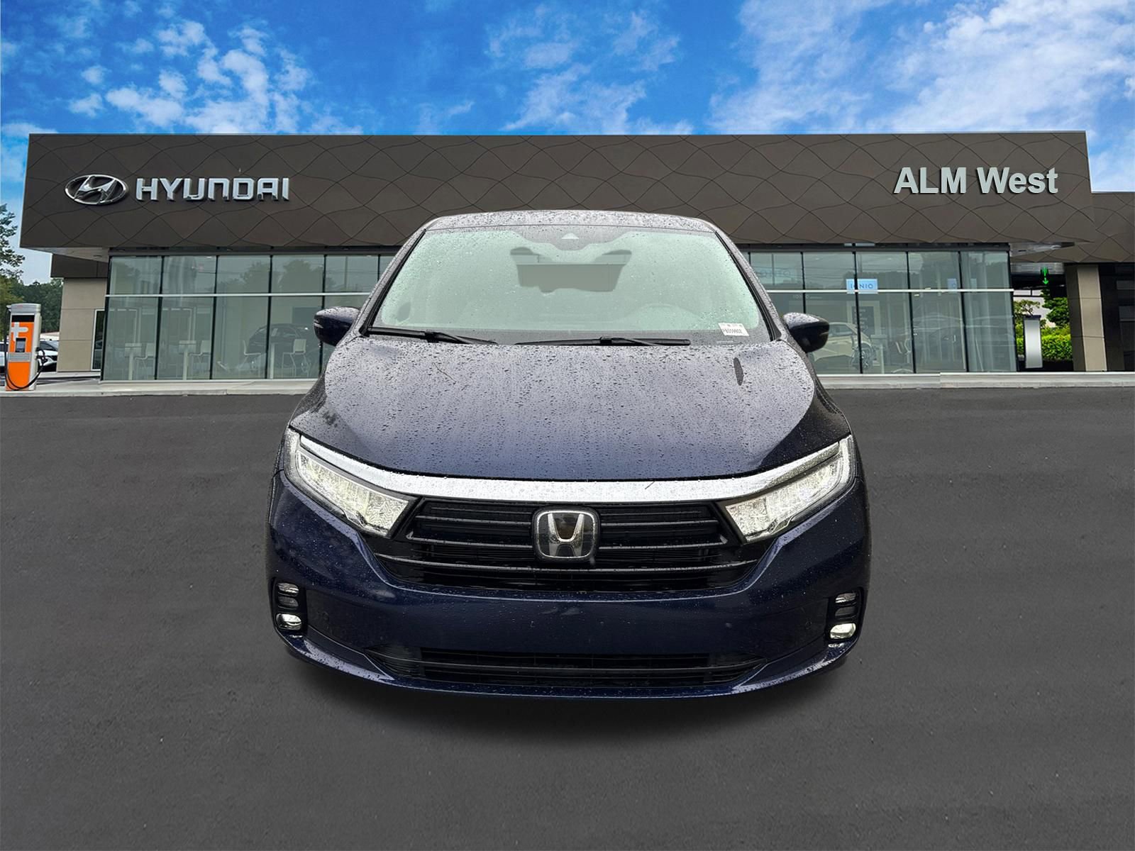 Used 2023 Honda Odyssey Touring image 2
