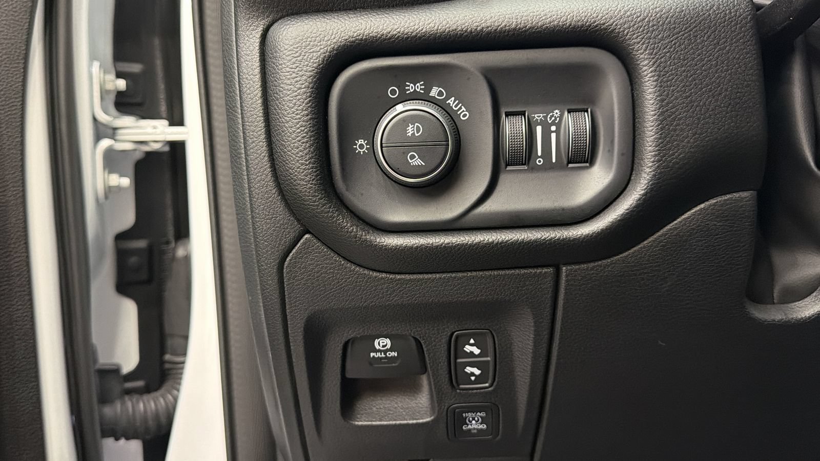 Used 2025 RAM 1500 Big Horn AWD/4WD image 32