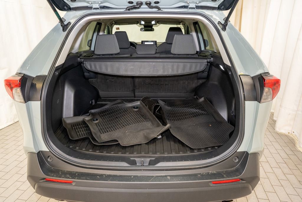 Used 2021 Toyota RAV4 XLE image 5