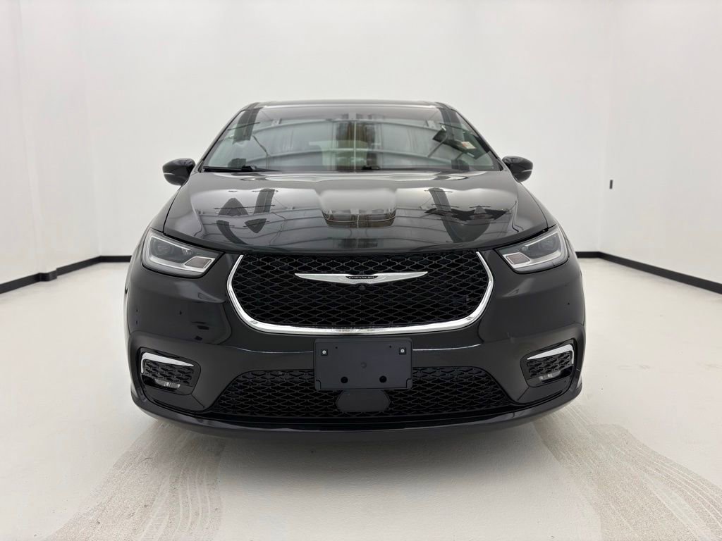 Used 2023 Chrysler Pacifica Touring-L FWD image 23