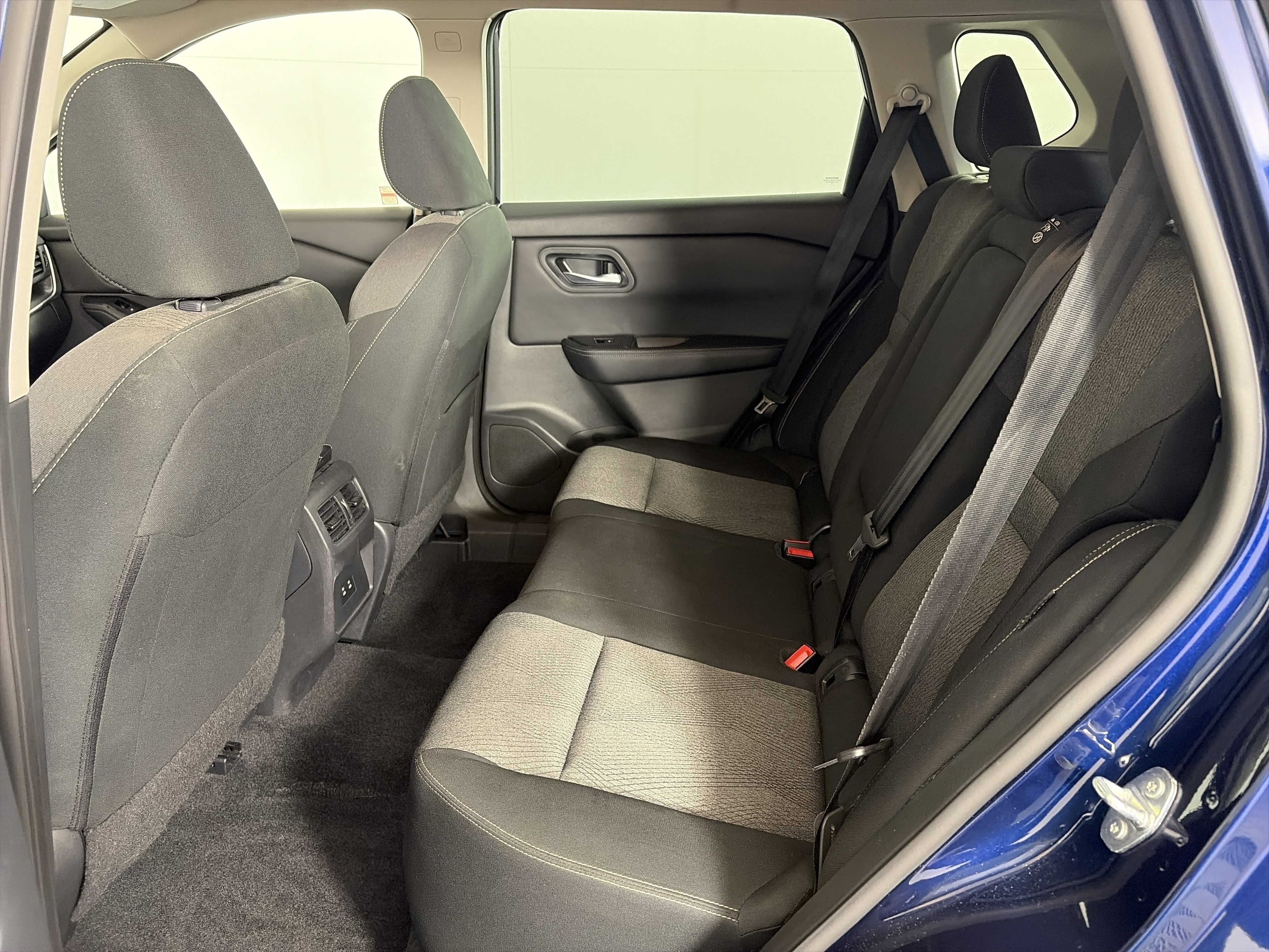 Used 2024 Nissan Rogue SV image 7
