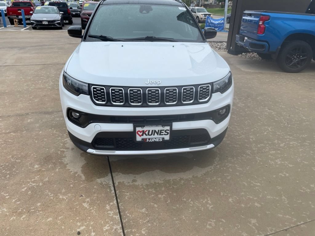 Used 2025 Jeep Compass Limited AWD/4WD image 4