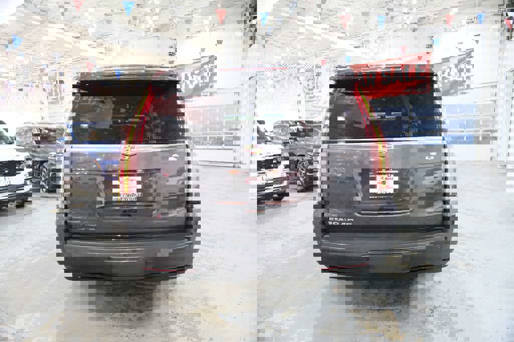 Used 2017 Cadillac Escalade ESV Premium Luxury image 9