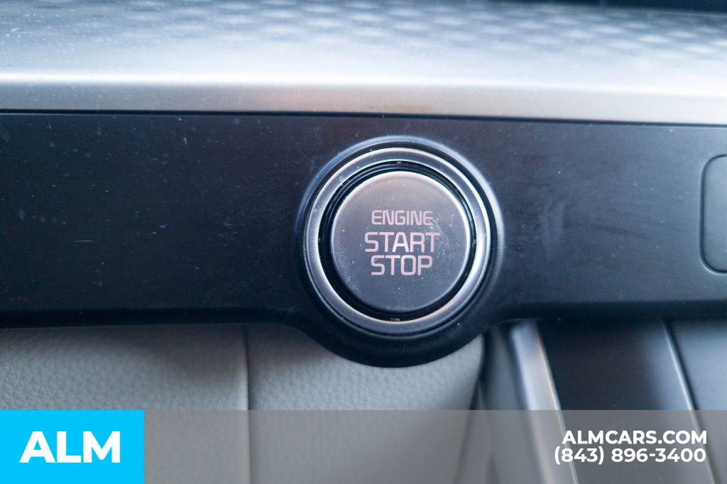 Used 2024 Kia Carnival LX image 28