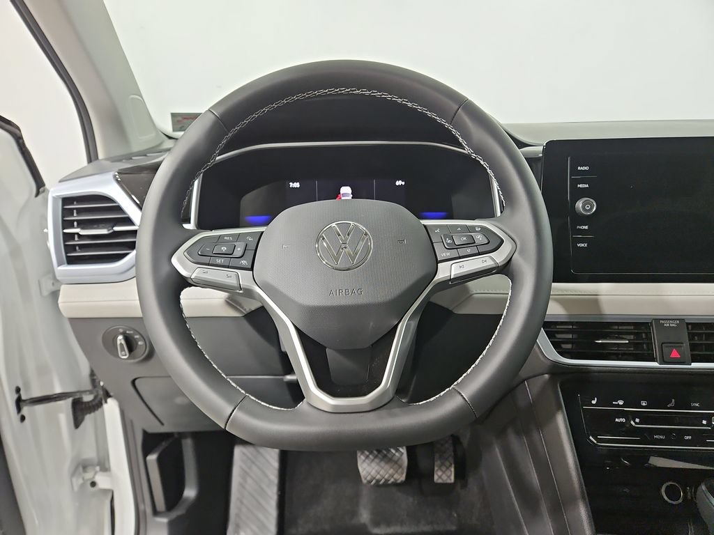 New 2026 Volkswagen Taos SE AWD/4WD image 14