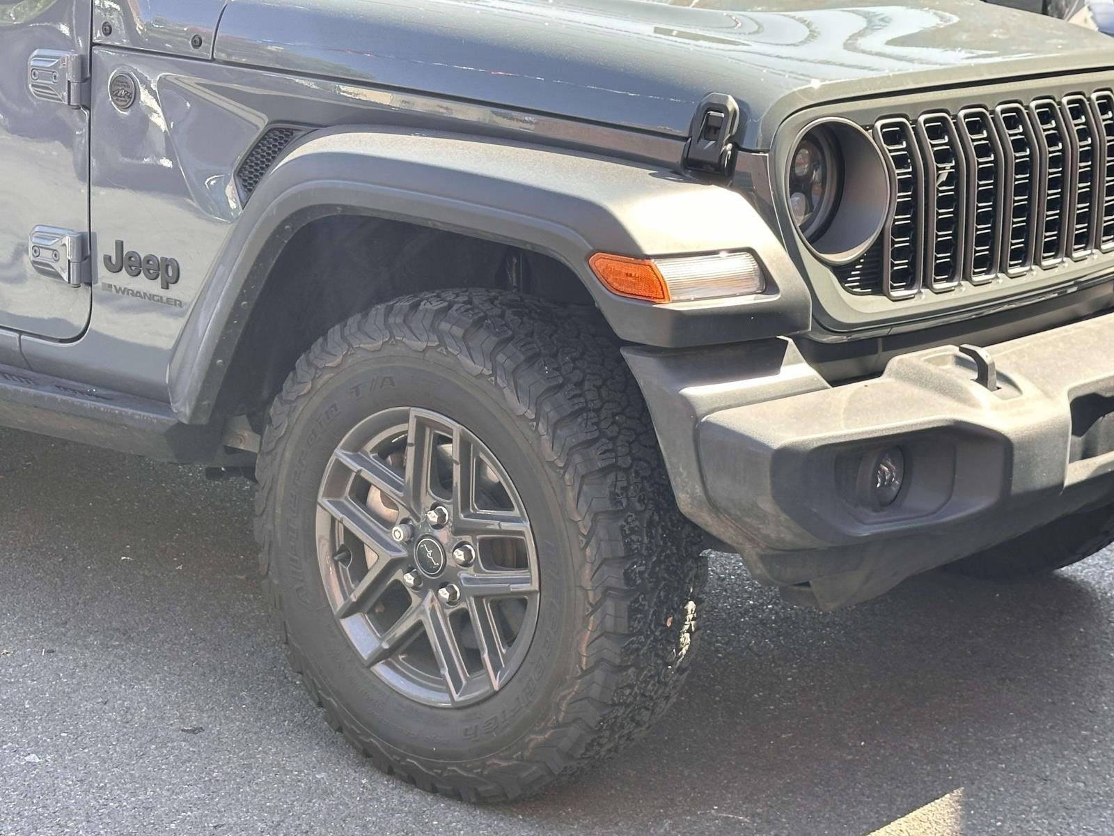 Used 2024 Jeep Wrangler Unlimited Sport AWD/4WD image 11