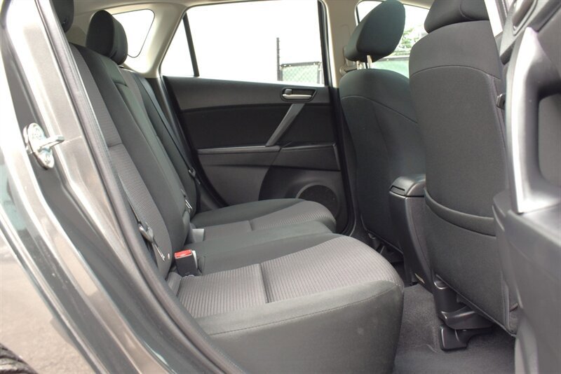 Used 2013 MAZDA MAZDA3 i Touring w/ Preferred Equipment Pkg FWD image 26