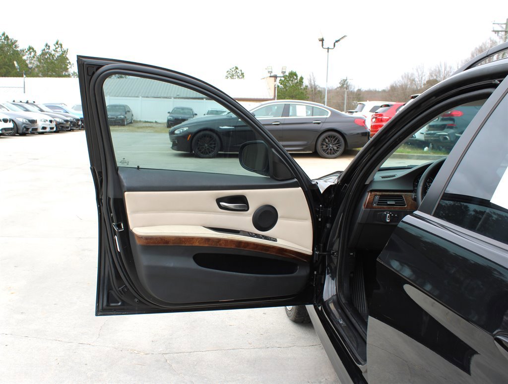 Used 2009 BMW 328i Wagon image 25