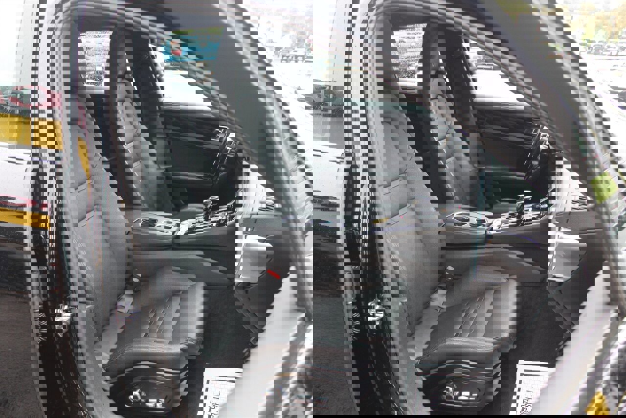 Used 2018 Porsche Panamera 4S image 16