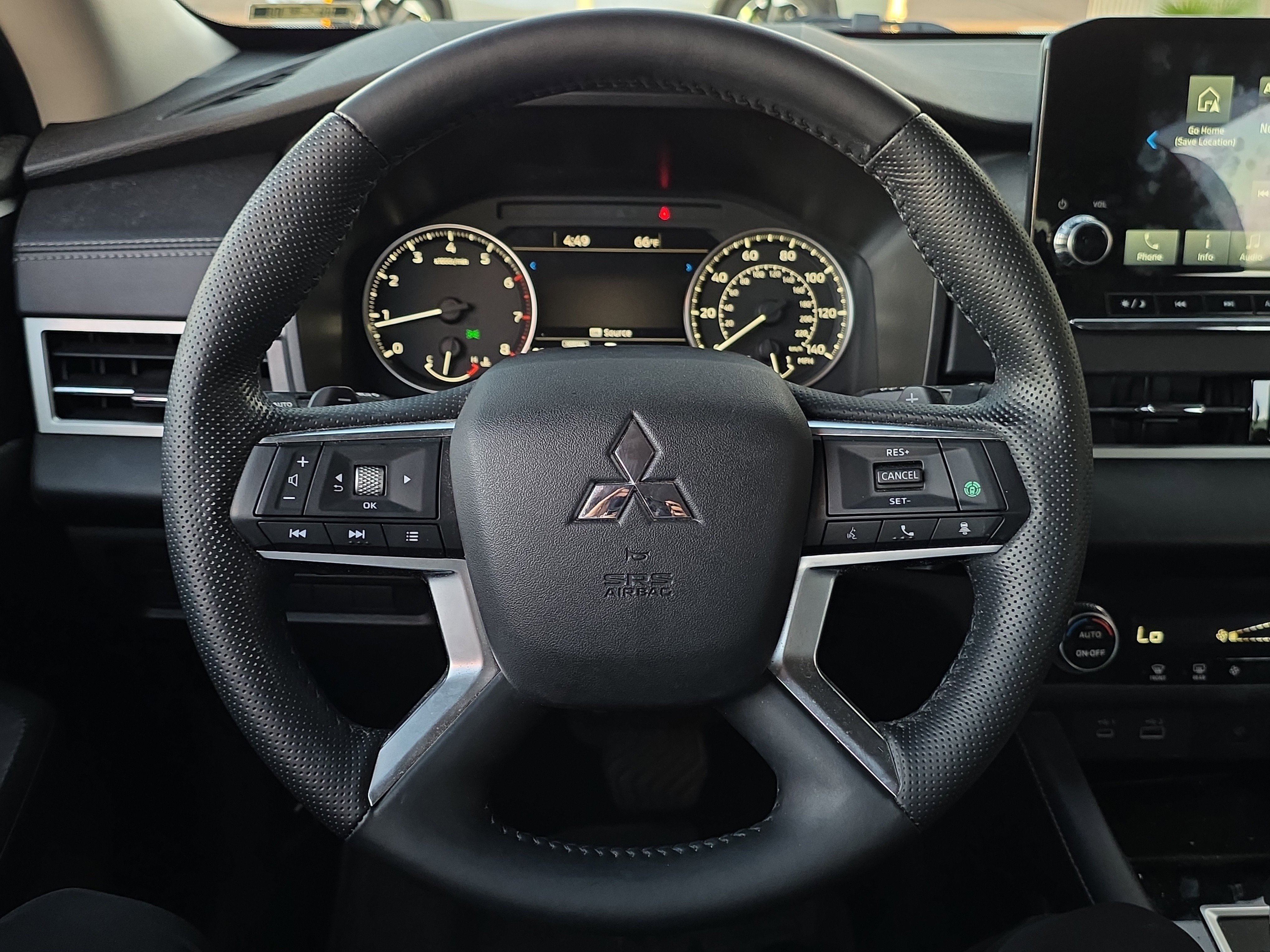 Used 2024 Mitsubishi Outlander SE image 9
