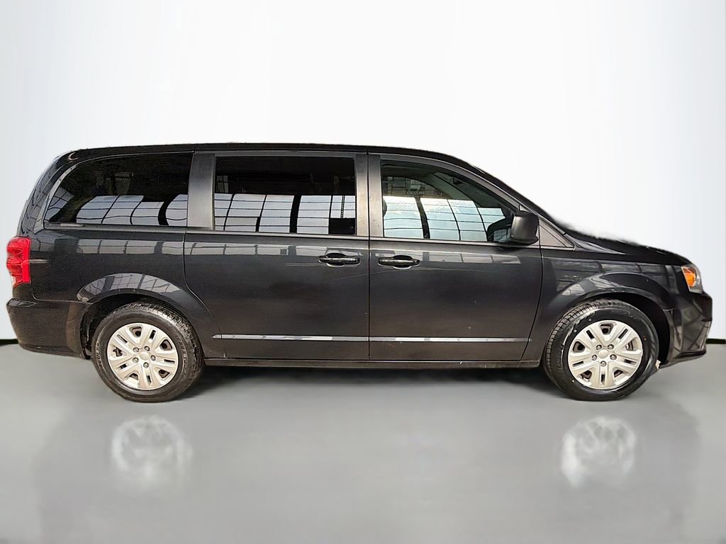 Used 2018 Dodge Grand Caravan SE w/ UConnect Hands-Free Group image 10