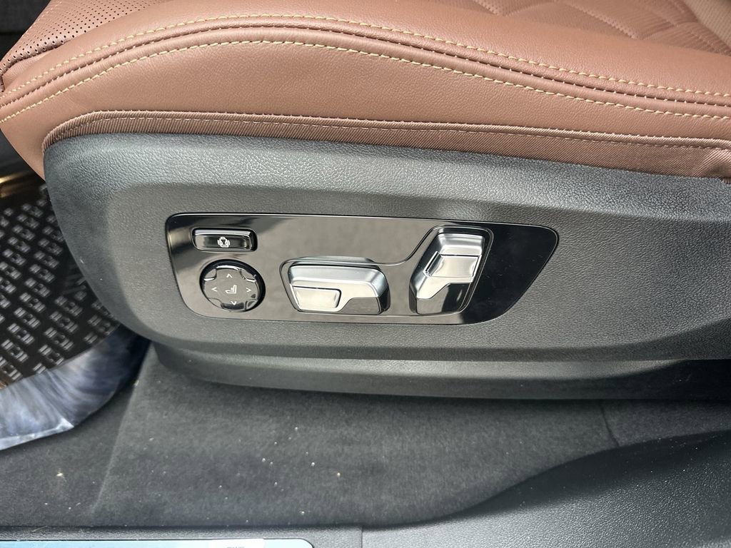 Used 2026 BMW X5 xDrive50e image 13