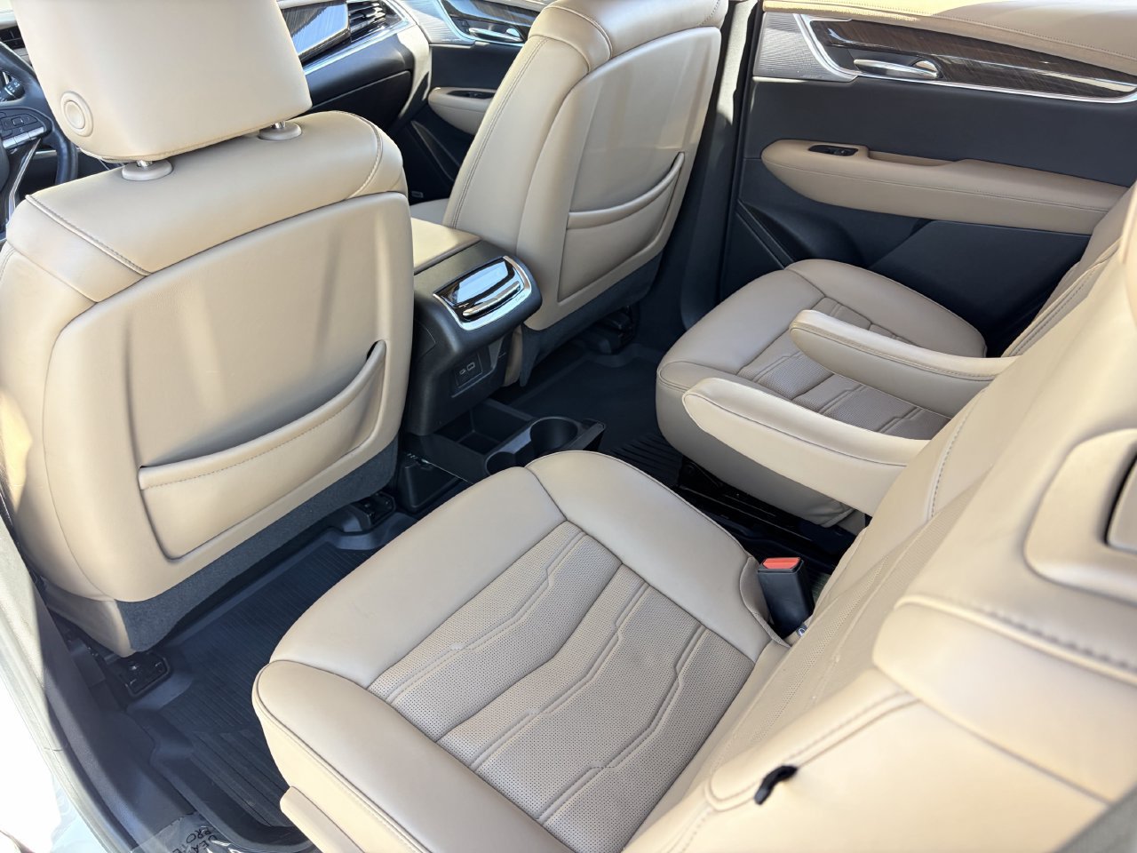 Used 2021 Cadillac XT6 Premium Luxury w/ Platinum Package AWD/4WD image 17