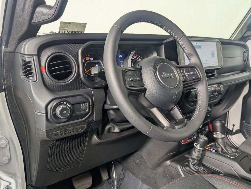 Used 2026 Jeep Wrangler Unlimited Rubicon AWD/4WD image 13