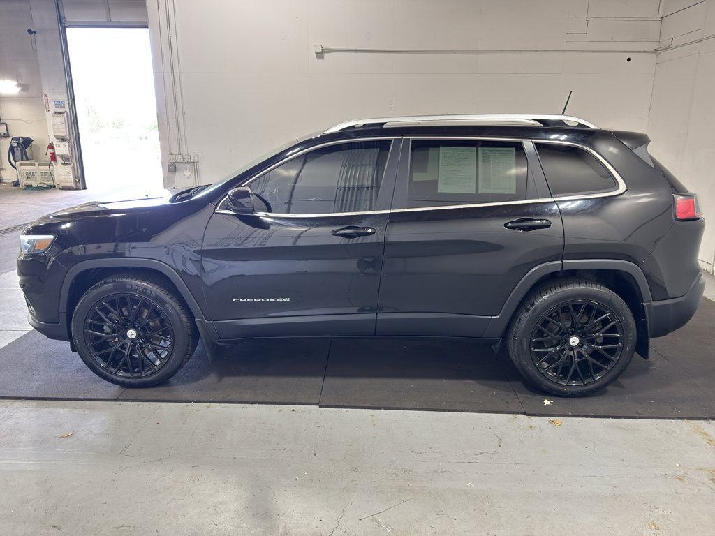 Used 2019 Jeep Cherokee Latitude Plus w/ Comfort/Convenience Group AWD/4WD image 18