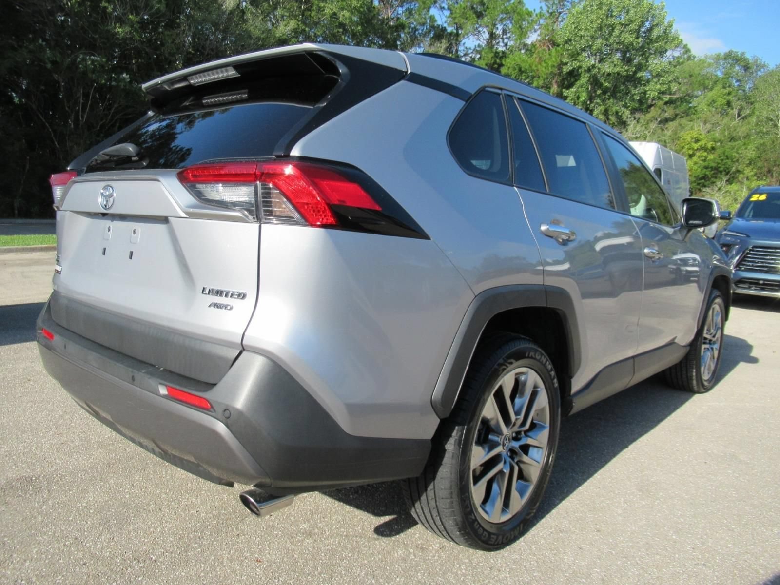 Used 2019 Toyota RAV4 Limited AWD/4WD image 7