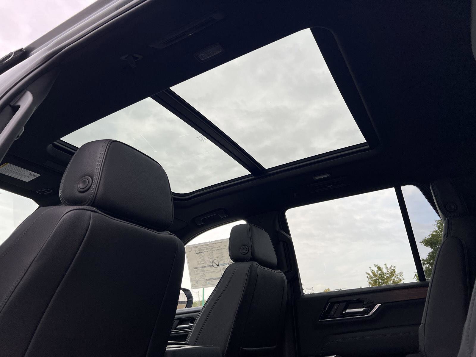 New 2026 GMC Yukon Denali w/ Sun & Power Step Package image 39