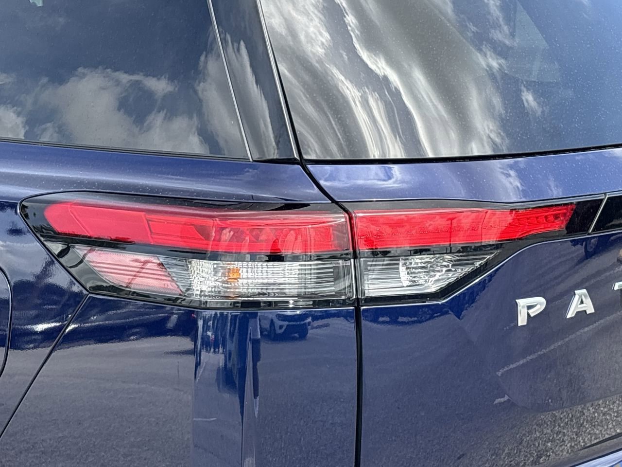 Used 2023 Nissan Pathfinder Platinum image 7
