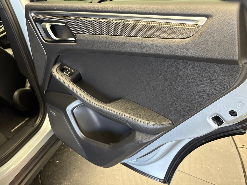 Certified 2023 Porsche Macan AWD/4WD image 26
