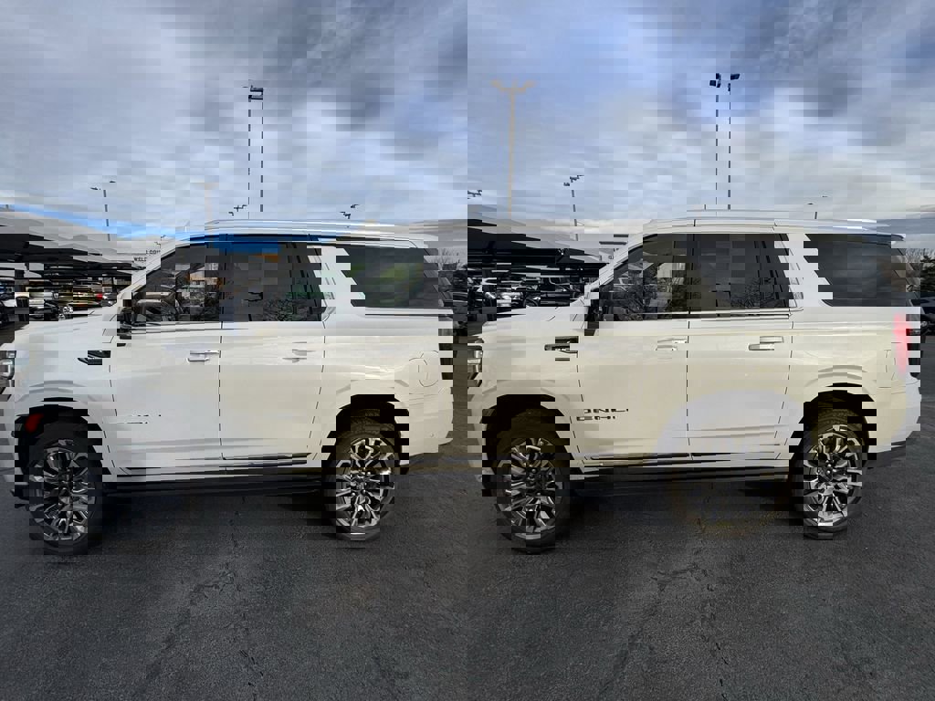 Used 2024 GMC Yukon XL Denali Ultimate image 5