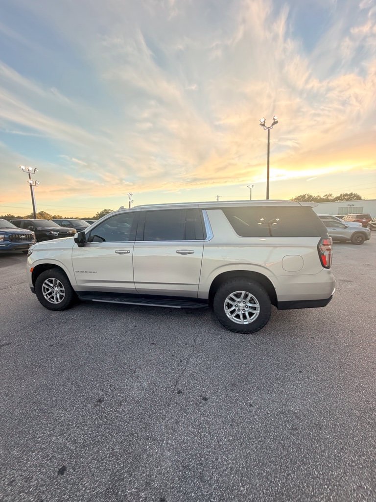 Used 2021 Chevrolet Suburban LT AWD/4WD image 2