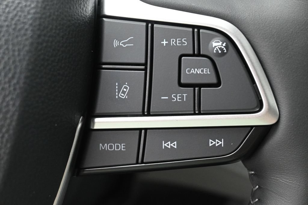 Certified 2026 Toyota Highlander Limited AWD/4WD image 19