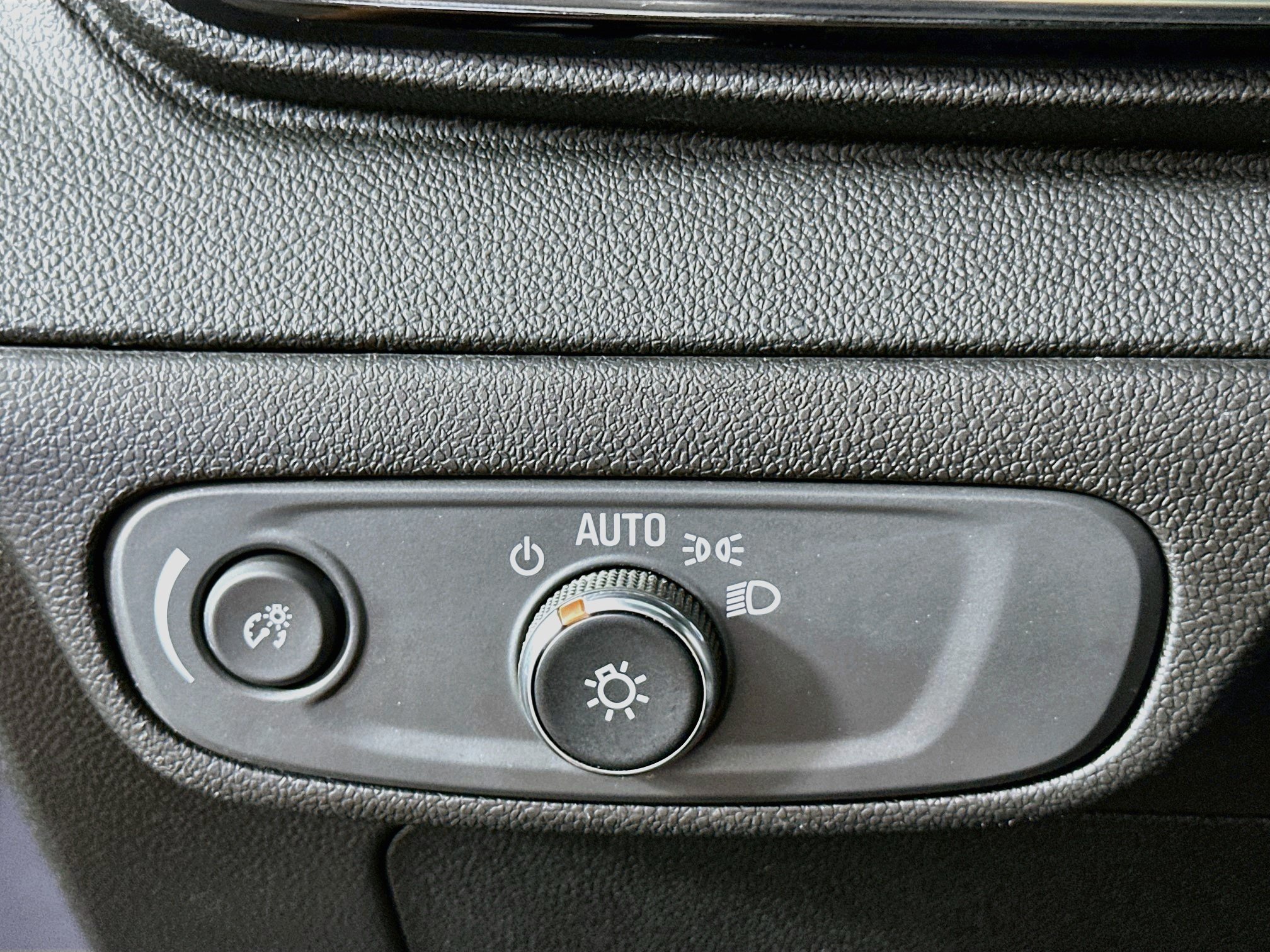 Used 2023 Chevrolet Bolt LT FWD image 16