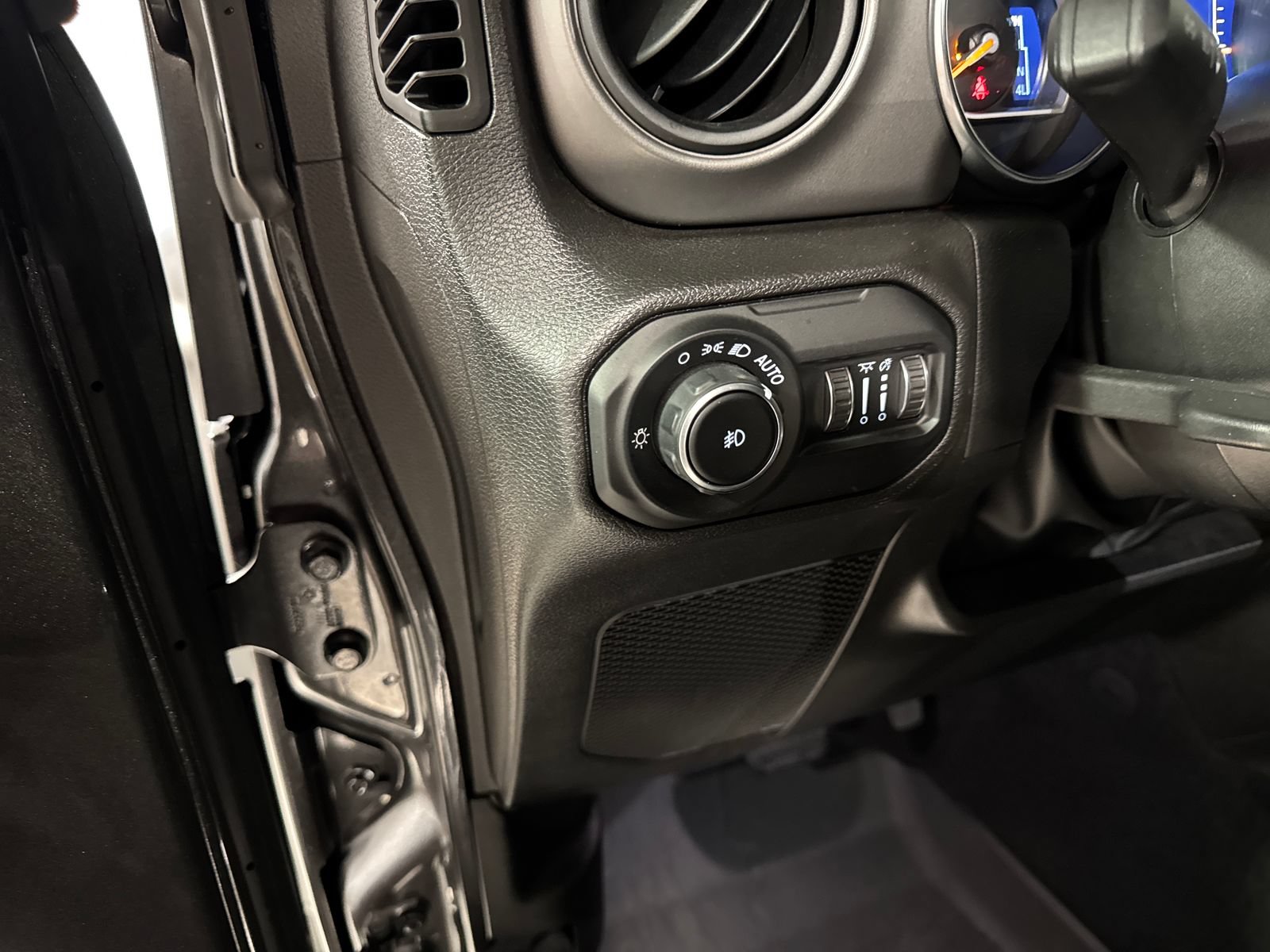 Used 2022 Jeep Wrangler Sport AWD/4WD image 17