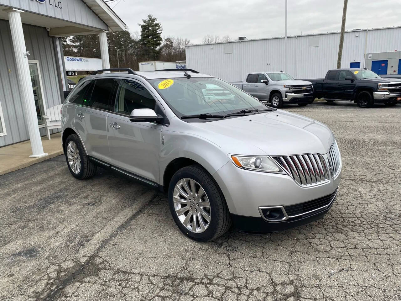 Used 2013 Lincoln MKX FWD image 9